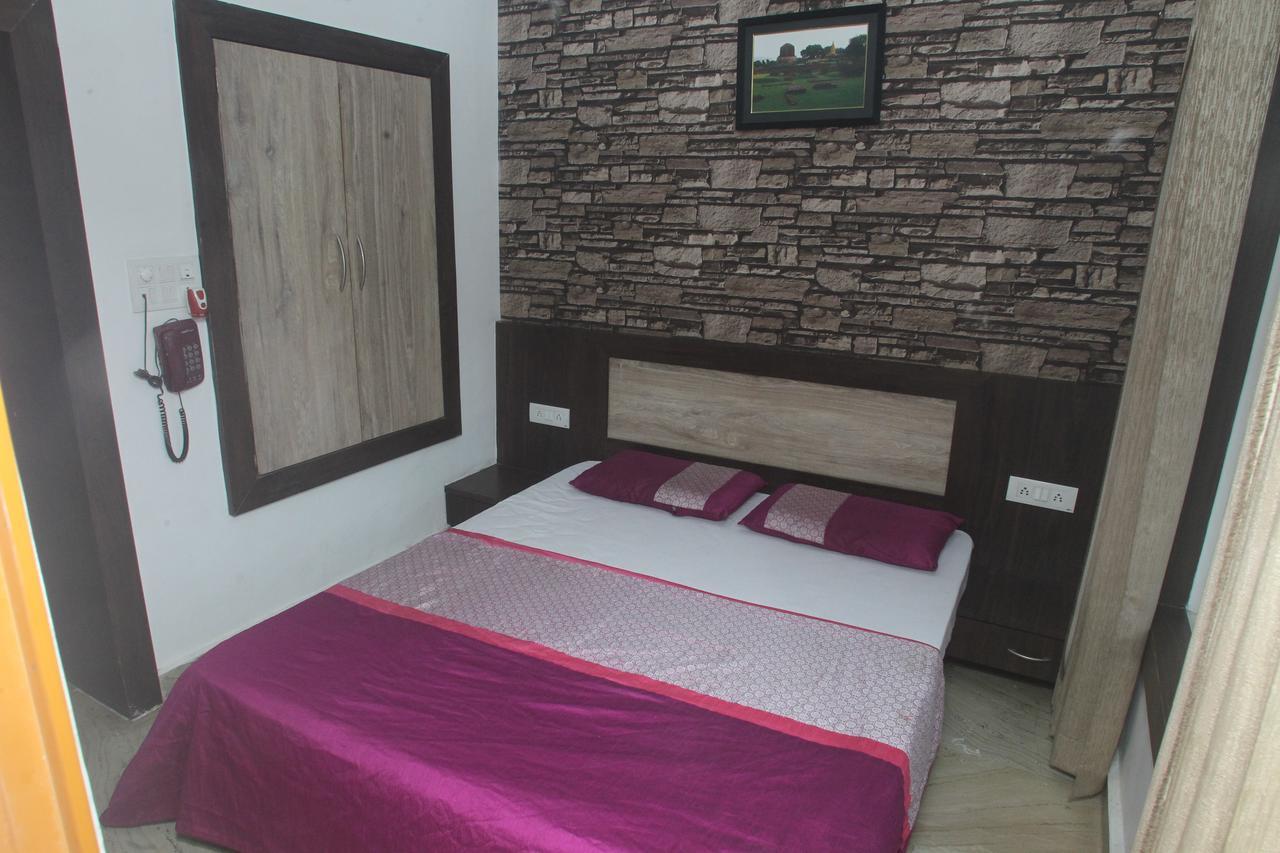 Alakhnanda Guest House فاراناسي المظهر الخارجي الصورة